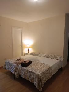A bed or beds in a room at Apartamento Turístico Príncipe Cáceres AT-CC-00415 Még 12 kép
