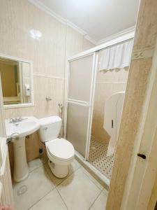 a bathroom with a toilet and a sink and a shower at Hotel Pensión Anduriña in Panama City