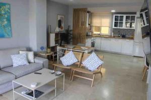 Kuchnia lub aneks kuchenny w obiekcie Sotogrande Paseo del Mar - 10 steps away from the beach