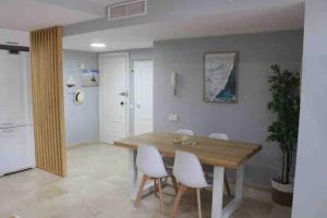 Kuchnia lub aneks kuchenny w obiekcie Sotogrande Paseo del Mar - 10 steps away from the beach