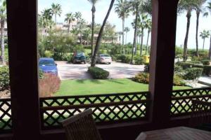 Ogród w obiekcie Sotogrande Paseo del Mar - 10 steps away from the beach