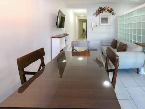 a living room with a table and a couch at San Felipe Apartament in Uruapan del Progreso