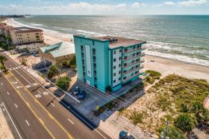 an overhead view of a blue building next to the beach at Arena De Madeira 502- Premier in St Pete Beach