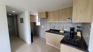 Kuchyň nebo kuchyňský kout v ubytování APARTAMENTO NUEVO AMOBLADO Neiva Conjunto Residencial Goya 504