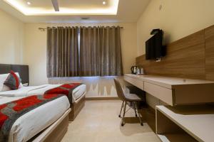 Postel nebo postele na pokoji v ubytování Hotel Tripple Tree - Karol Bagh