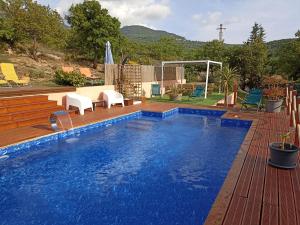 Bazén v ubytování " LE CHABASSOLE " CHAMBRES D'HÔTES - GORGES du VERDON nebo v jeho okolí