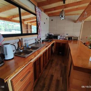 Köök või kööginurk majutusasutuses cabaña vista nilahue