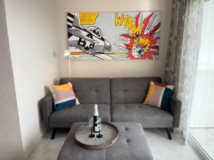 a living room with a couch and a table at MEERBLICK BEACH-APARTMENT Monte Rojo in San Agustin