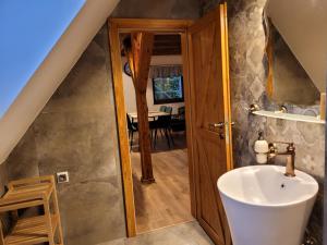 Łazienka w obiekcie Apartamenty Komarno 46 Jacuzzi&Sauna