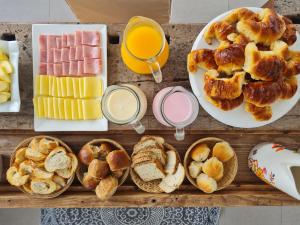 As opções de pequeno-almoço disponíveis para os hóspedes de Hotel Arte del Rey
