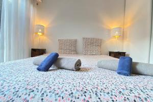 Postel nebo postele na pokoji v ubytování Rabiac - Charming 1 bedroom with private garden
