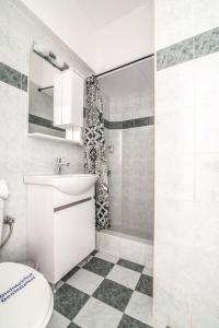 Kúpeľňa v ubytovaní New Studio in the Heart of City Center