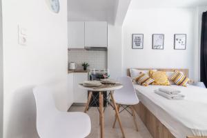 Posedenie v ubytovaní New Studio in the Heart of City Center