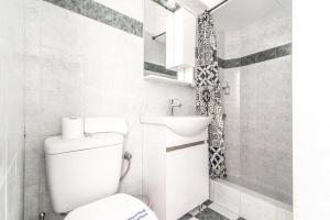 Kúpeľňa v ubytovaní New Studio in the Heart of City Center