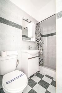 Kúpeľňa v ubytovaní New Studio in the Heart of City Center
