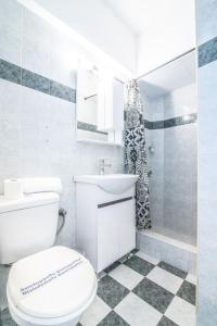 Kúpeľňa v ubytovaní New Studio in the Heart of City Center