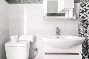 Kúpeľňa v ubytovaní New Studio in the Heart of City Center
