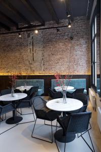 Boutique Hotel Oosteinde tesisinde bir oturma alanı