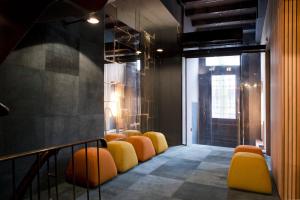 Boutique Hotel Oosteinde tesisinde bir oturma alanı