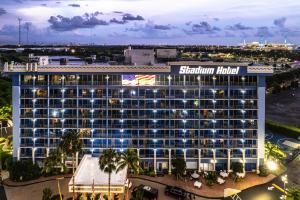 una vista aerea dello sheraton hilton naples hotel di Stadium Hotel a Miami Gardens