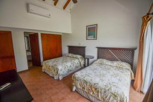 Giường trong phòng chung tại Costa Blanca Villas Lopez