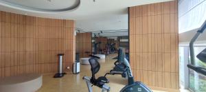 Fitness centrum a/nebo fitness zařízení v ubytování BRANZ BSD Prime Location - BSD Central Business District & ICE BSD