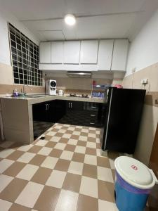 a kitchen with a checkered floor and a counter top at D’Alisya Homestay in Tawau
