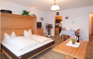 Ένα ή περισσότερα κρεβάτια σε δωμάτιο στο Stunning Apartment In Missen-Wilhams