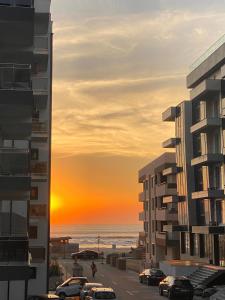 - un balcon offrant une vue sur l'océan dans l'établissement Sea View Apartament, à Mamaia Nord – Năvodari