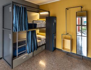 Postel nebo postele na pokoji v ubytování Marathon Hostel