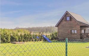 Vonkajšia záhrada v ubytovaní Two-Bedroom Holiday Home Mscice With Lake View 03