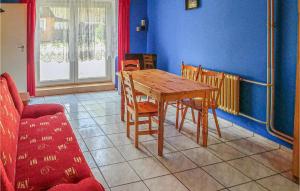 Posezení v ubytování 2 Bedroom Pet Friendly Home In Legbad