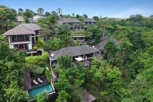 una vista aérea de un complejo en el bosque en Gending Kedis Luxury Villas & Spa Estate, en Jimbaran