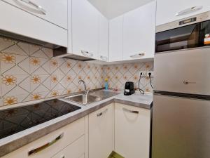 A kitchen or kitchenette at Nulauro Home