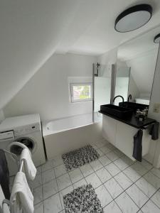 a bathroom with a sink and a washing machine at Berg Messe DG 1Zi, K,D,B Parkplatz, W-Lan, Homeoffice in Bergisch Gladbach