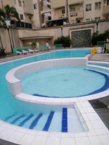 a large swimming pool in an apartment building at YeYengs Transient in Manila