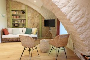 a living room with a couch and two chairs at Le clair de lune in Millau