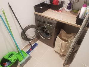 a washing machine in a room with a counter at Palmmar Jardines NEW 2bedroom ISORA 0,4 Appt 105m2 with garden in Palm-mar