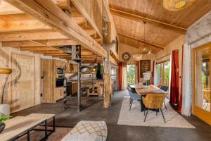 Gallery image of Le Chalet d'Anjuléa in Faugères