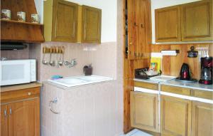 Kjøkken eller kjøkkenkrok på 2 Bedroom Lovely Home In Strzelce Krajenskie