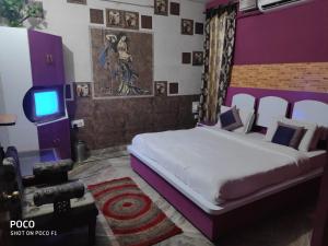 a bedroom with a bed and a tv in it at Hotel Diamond, Meerut in Meerut