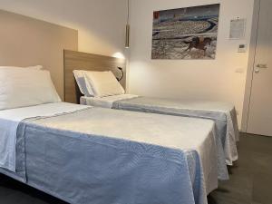 Postel nebo postele na pokoji v ubytování Enjoy Duomo - Flavio Baracchini 9 - Rooms