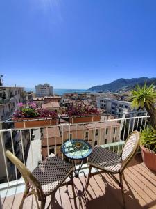 a patio with two chairs and a table on a balcony at Oasi al centro con parcheggio in Salerno