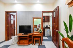 a room with a desk with a television on it at Sen Vivian Home in Ho Chi Minh City