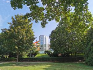 Vonkajšia záhrada v ubytovaní Best Golf-Birdland Apartman