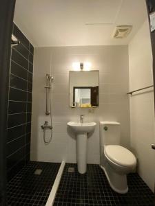 a bathroom with a toilet and a sink at Queens Hotel in Taipei