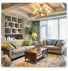 uma sala de estar com um sofá e uma mesa de centro em 8 bedroom holiday home with great ambiance em Ofatedo