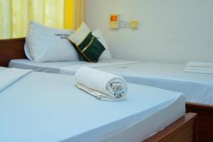 Postel nebo postele na pokoji v ubytování Flamingo Hotel Kinyerezi