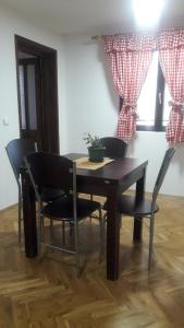 a dining room table and chairs with a plant on it at Resetovac in Batočina