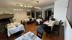 Agriturismo Villa Paradiso Esotico餐厅或其他用餐的地方